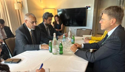الرئيس الزُبيدي يستقبل وزير خارجية جمهورية سلوفينيا