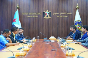 مسئول انتقالي يبلغ وفد دولي.. الحلول المنتقصة من حق الجنوب ستولد حروب وصراعات 