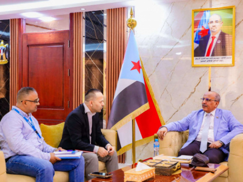 الكثيري يطالب مفوضية اللاجئين بحلول لمشكلة تدفق النازحين