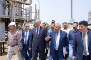 الزبيدي يعطي الاهتمام لمصفاة عدن كركيزة هامة للاقتصاد الوطني