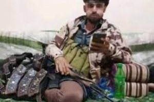 شقيق قائد محور تعز يقتل شاب ويصيب امرأتين
