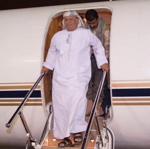 أكاديمي جنوبي : ‏ من ألبس الرئيس هادي قميص الشرعية قادر على خلعه متى أراد.