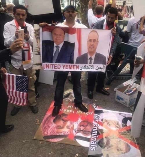 صور "بن سلمان وبن زايد" تداس بأقدام نجل قائد عسكري جنوبي كبير (مصادر)