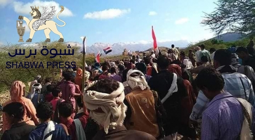 الآلاف من أبناء شبوة.. يشيعون الشهيد "سعيد القميشي" الى مثواه الأخير في مديرية حبان
