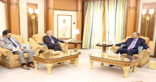 الرئيس القائد "عيدروس الزُبيدي" يستقبل سفير المملكة المتحدة ونائبه