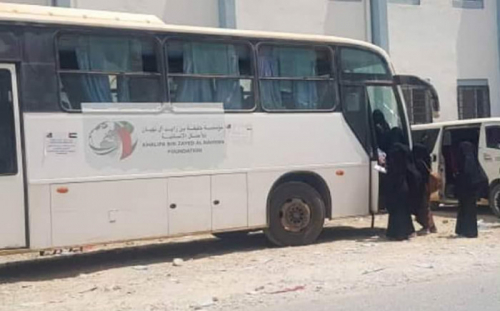 خليفة الإنسانية: حافلات لنقل طالبات الزهراء بسقطرى