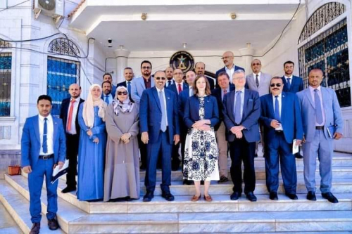 الرئيس الزُبيدي يجري مباحثات مع وفد رفيع المستوى من الاتحاد الأوروبي