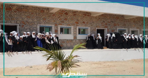 بدعم إماراتي.. افتتاح 12 فصل دراسي جديد مجهز بالأثاث المدرسي بسقطرى