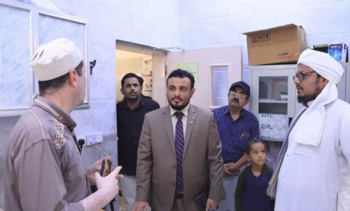 رئيس انتقالي شبوة يزور المركز الصحي برباط الشيخ أبوبكر بن سالم بحوطة عتق