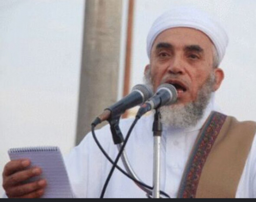 علماء اليمن يختارون أحد مشاركي جريمة ذبح حجاج بيت الله الحرام رئيسا لهم (صور)