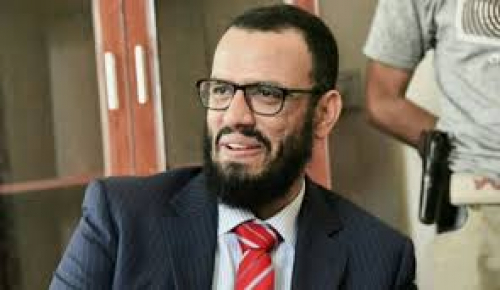 الشيخ بن بريك يرد على المراهق السياسي "هاني البيض"