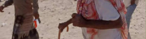 شيخ حضرمي مسن جاء شبام يبحث عن وطن لا عن وليمة شيخ مخيم