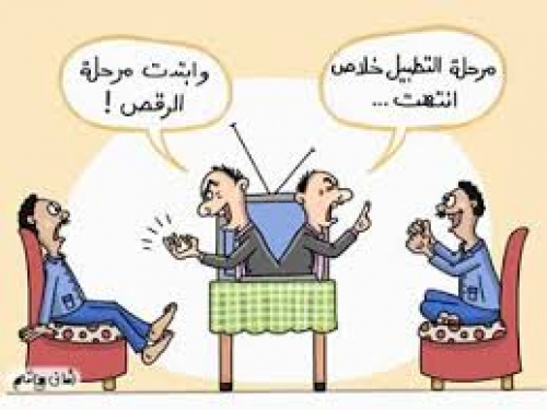 أكاديمي: المبالغة في مديح المسؤولين تكرّس ثقافة الاستجداء بدل المساءلة