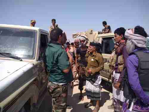 رئيس انتقالي أبين يزور المواقع القتالية المتقدمة شرقا باتجاه شقرة