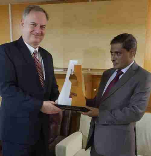 السفير الأمريكي في المكلا لدعم النخبة الحضرمية في مكافحة الإرهاب 