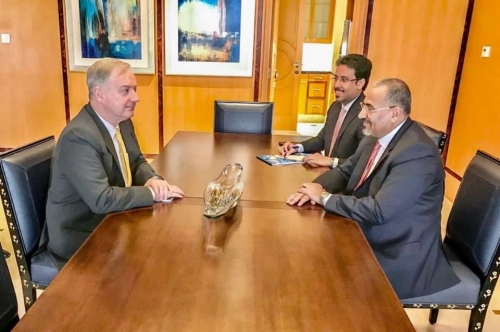 الرئيس "عيدروس الزُبيدي" يلتقي سفير الولايات المتحدة الأمريكية لدى اليمن والوفد المرافق له