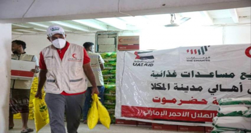 حضرموت.. هلال الإمارات يدعم الأسر الفقيرة بـ 4500 سلة غذائية