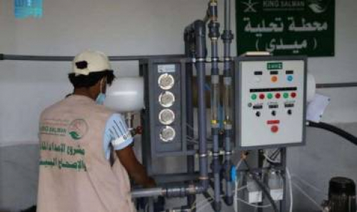 مقدمة من دولة الإمارات.. وصول أعمدة إنارة بالطاقة الشمسية إلى حضرموت