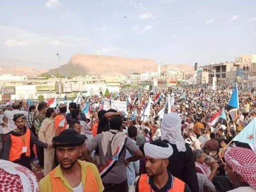 الفساد والقمع وتسليم بيحان ثلاثية تصعد من الحراك القبلي لإسقاط سلطة شبوة