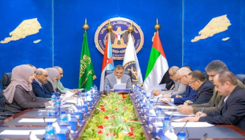 اجتماع برئاسة المحافظ لملس يؤكد على استمرار حملة إخراج المقتحمين من الأماكن العامة