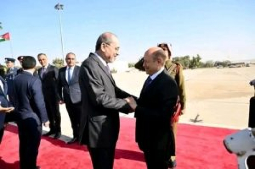 فضيحة: عراك بالأيدي بين دبلوماسيين يمنيين في مطار عمان والأمن يتدخل