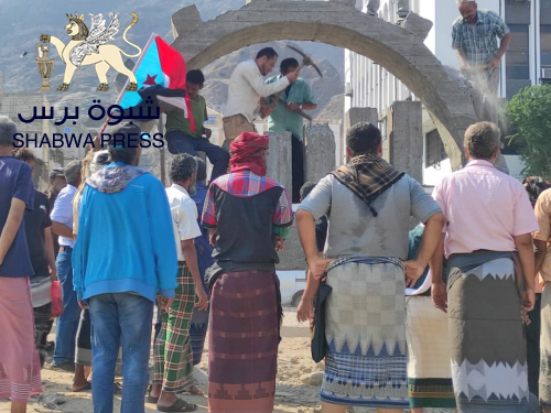 هدم مجسم الدحابشة المستفز للمشاعر الجنوبية بالمعلا 
