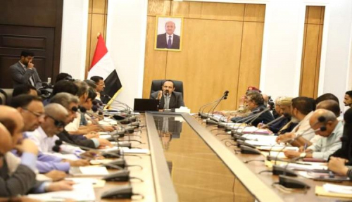 بن ماضي يوجه بايداع ايرادات حضرموت وميناء الوديعة لحساب المحافظة