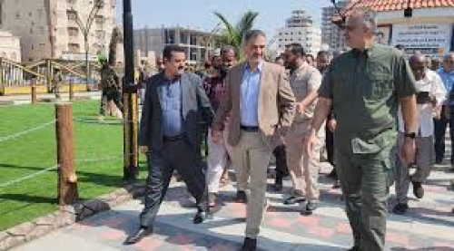 محافظ عدن الشيخ لملس يدشن العمل بحديقة عدن الكبرى 