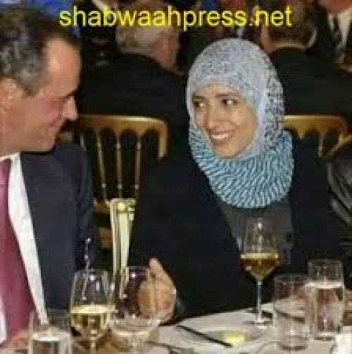 حمالة الحطب: يوم الأثنين مع الرفيقة هاريس.. ويوم الثلاثاءء مع الأخ ترمب.!