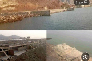 صحفيان يكشفان فضيحة جزيرة العمال.. نهب في قلب الميناء وصمت يثير الغضب