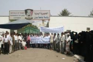 أساتذة الجامعات في اليمن والجنوب يعيشون تحت خط الفقر