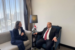 أثقل رجل في أفقر دولة يلتقي أنحف امرأة في أغنى دولة.. ومأساة اليمن على كرشه!