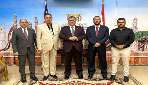 سفيرٌ يمنيٌّ وطنه الحقيقي بطاقة حزبه.. تحويل السفارة من ممثل للدولة إلى مكتبٍ حزبي