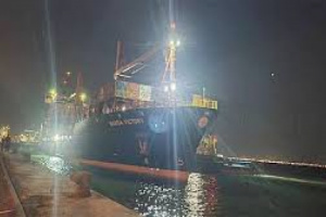 الحياة تعود لميناء عدن: سفينة ثانية ترسو في ميناء المعلا