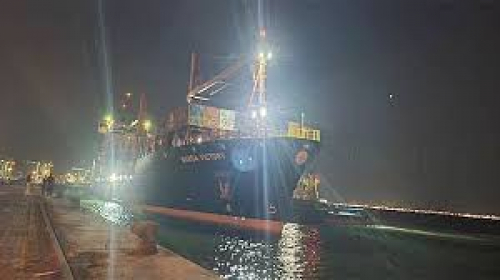 الحياة تعود لميناء عدن: سفينة ثانية ترسو في ميناء المعلا