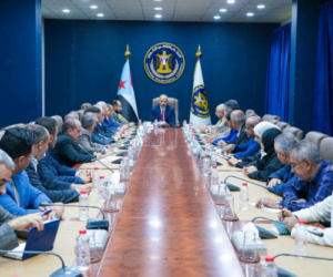 الرئيس الزُبيدي يترأس اجتماعاً موسعاً لهيئة رئاسة المجلس الانتقالي والأمانة العامة
