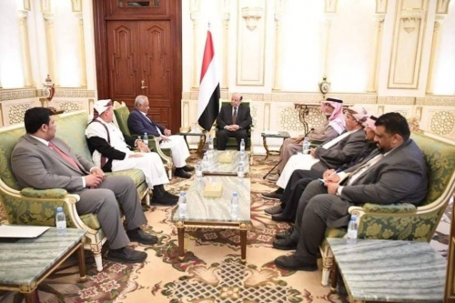 "العليمي" يلقن "رئيس مرجعية حضرموت" كيفية المطالبة بفصل وادي حضرموت في لقاء هادي