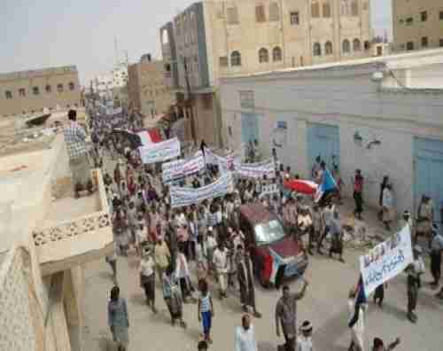 حقوقيون وناشطون سياسيون في شبوه يتضامنون مع المعتقل الجبواني 