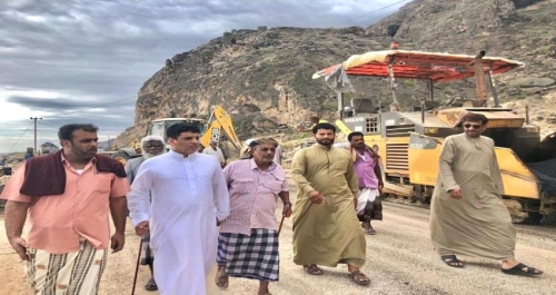 الشيخ "باكريت" يتفقد طريق مشروع تأهيل طريق صرفيت ـ الغيظة 