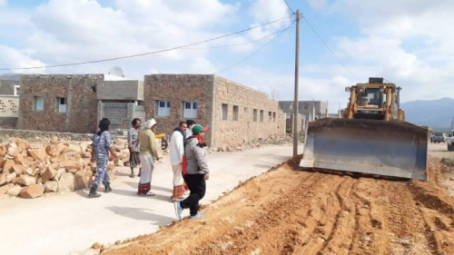 مبادرة إماراتية لتأهيل شوارع قلنسية المتضررة من الإعصار