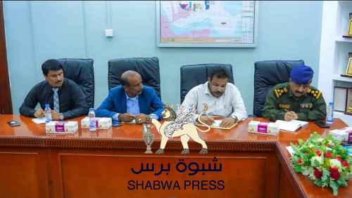 بسبب افراجهم عن عنصر قاعدي.. محافظ شبوة يوقف مديري الامن القومي والسياسي والرئاسة تعترض