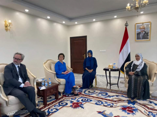 دولة الرئيسة "حمامه صنه" تستقبل في قصر معاشيق وفد أوروبي نيابة عن إبن أخيها لعين عبدالملك