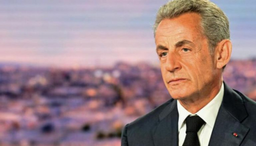 الشرطة تلزم الرئيس الفرنسي بلبس سوار الرقابة الألكتروني