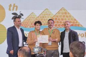 حمير الجنوب العربي يحولون العسل الحضرمي إلى عسل يمني