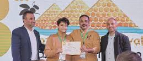 حمير الجنوب العربي يحولون العسل الحضرمي إلى عسل يمني