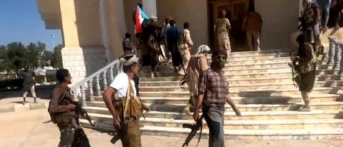  عاجل: القوات الجنوبية تقتحم القصر الجمهوري في سيئون برفقة الزبيدي