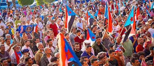 سياسة في الرياض وعمل على الأرض.. الانتقالي أمام مهمة بناء الدولة قبل إعلانها