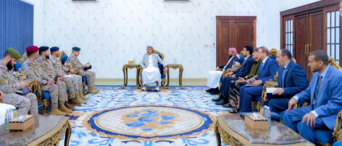 الرئيس الزُبيدي يستقبل قيادة القوات المشتركة لقوات التحالف العربي