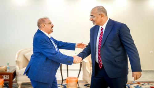 خلال استقبال البركاني: الزُبيدي يتهم قوى في "الرئاسي" بتأجيل تحرير اليمن