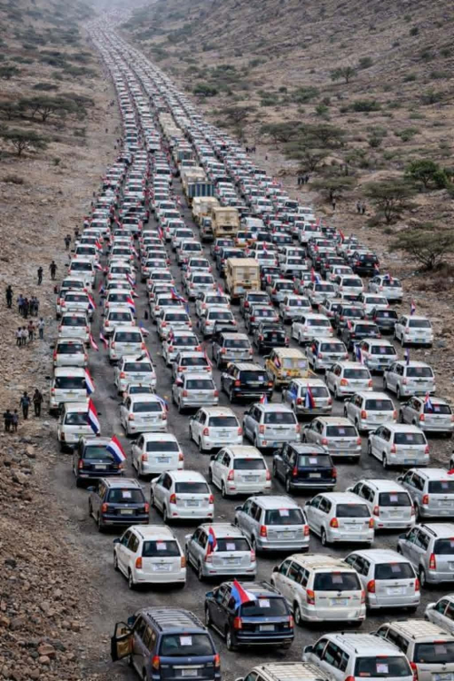 وصول سيول أبناء يافع إلى ساحة العروض دعماً للدولة الجنوبية(صور)